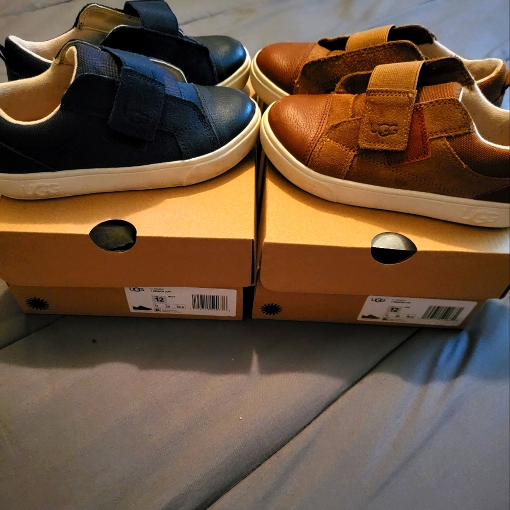 Uggs size 12 toddler tan and navy blue